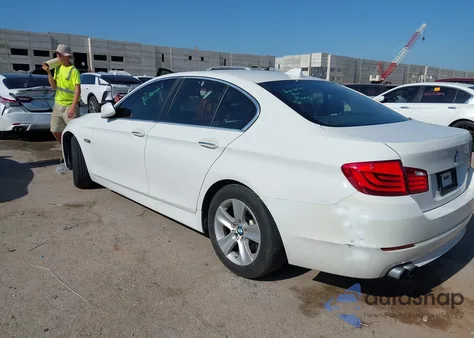 2013 BMW 528 z USA, uszkodzony, nr VIN WBAXG5C53DD233641